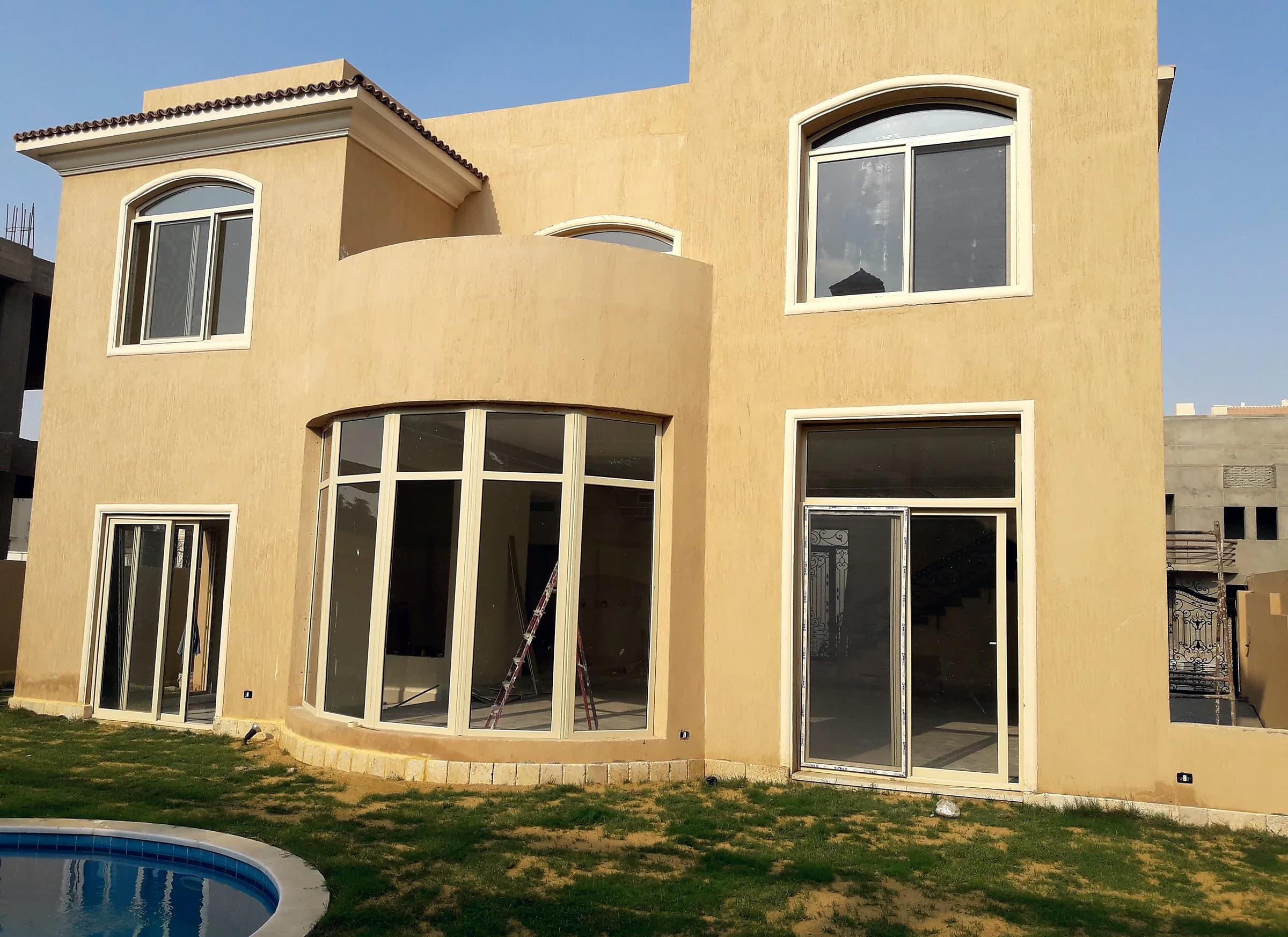 Villa with a curved bay of windows facing the pool