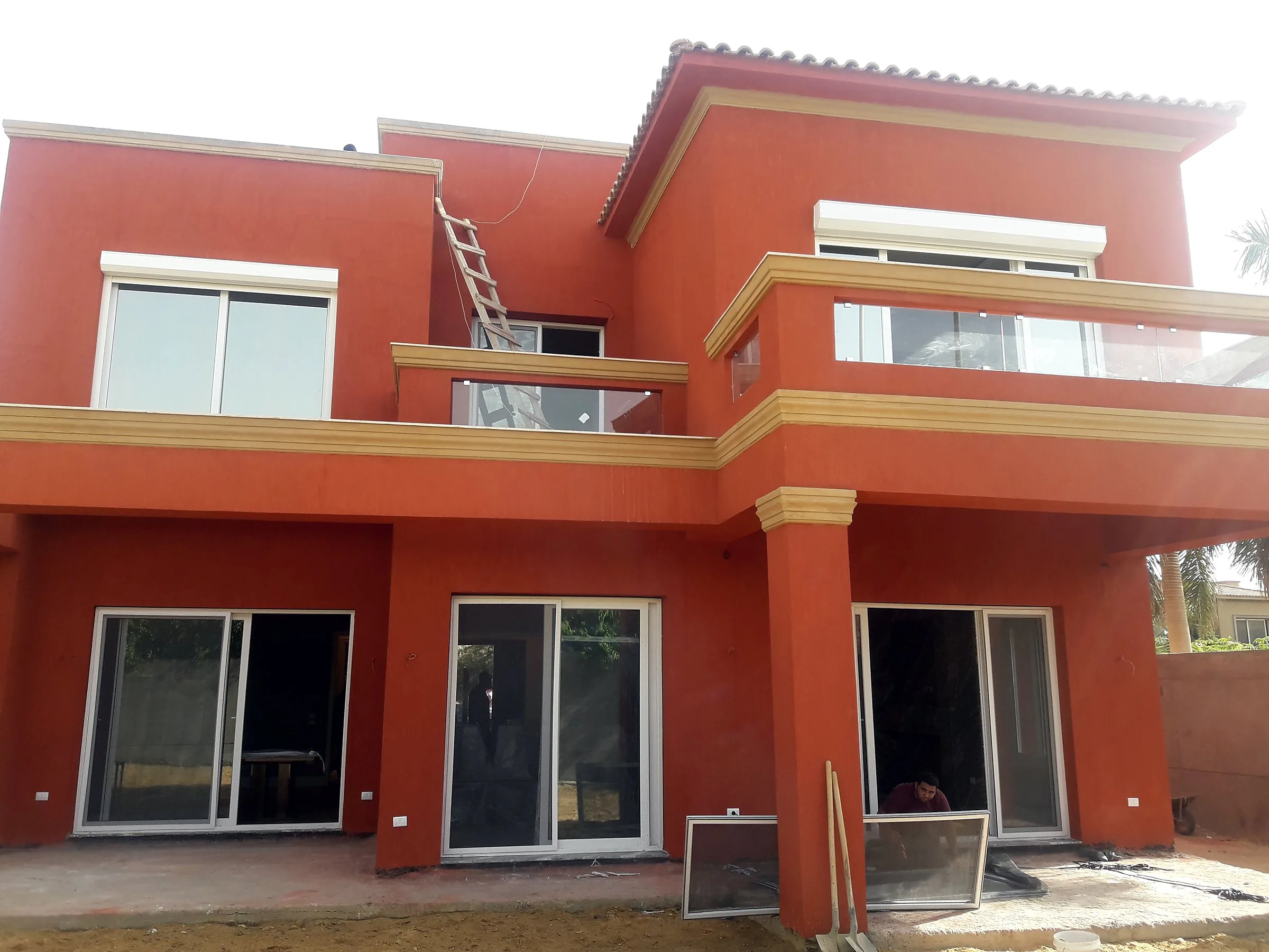 Villa with sliding doors on the ground floor and wide windows above