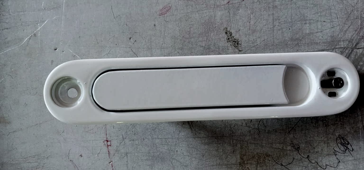 A white flush handle
